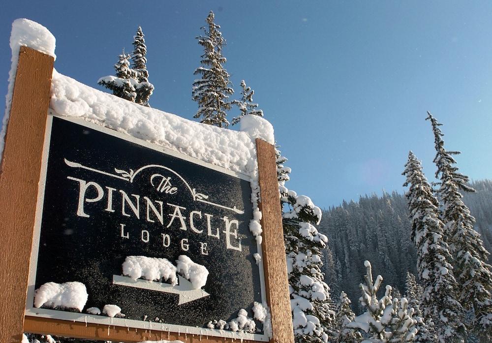 The Pinnacle Lodge Sun Peaks Bagian luar foto