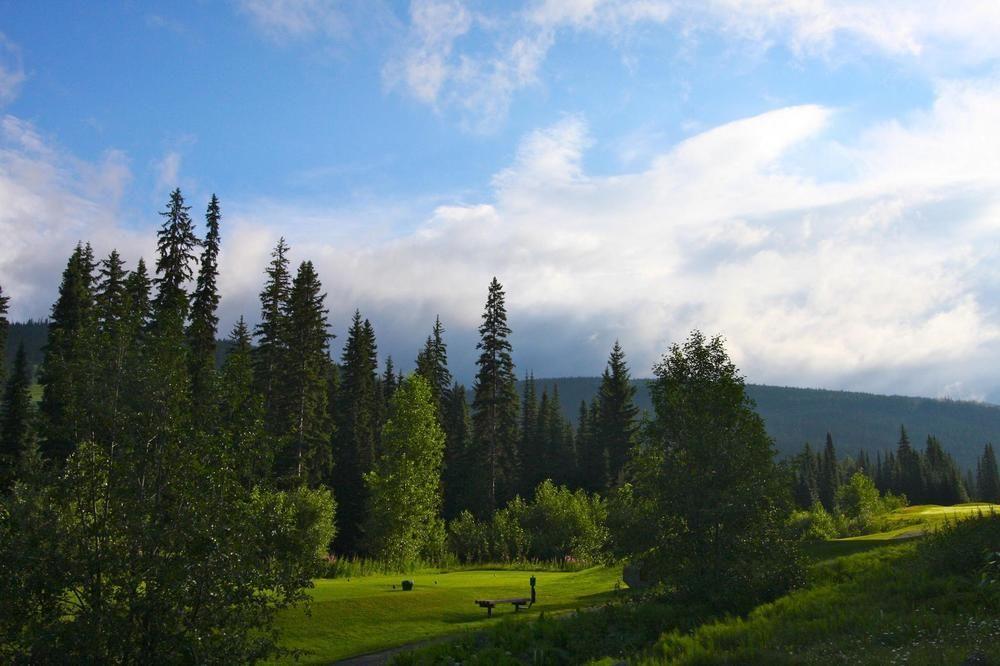 The Pinnacle Lodge Sun Peaks Bagian luar foto