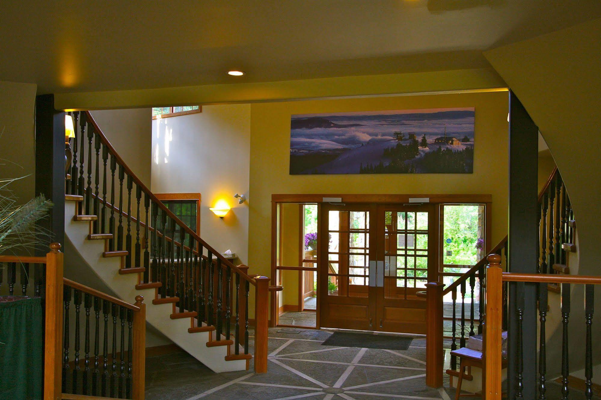 The Pinnacle Lodge Sun Peaks Bagian luar foto