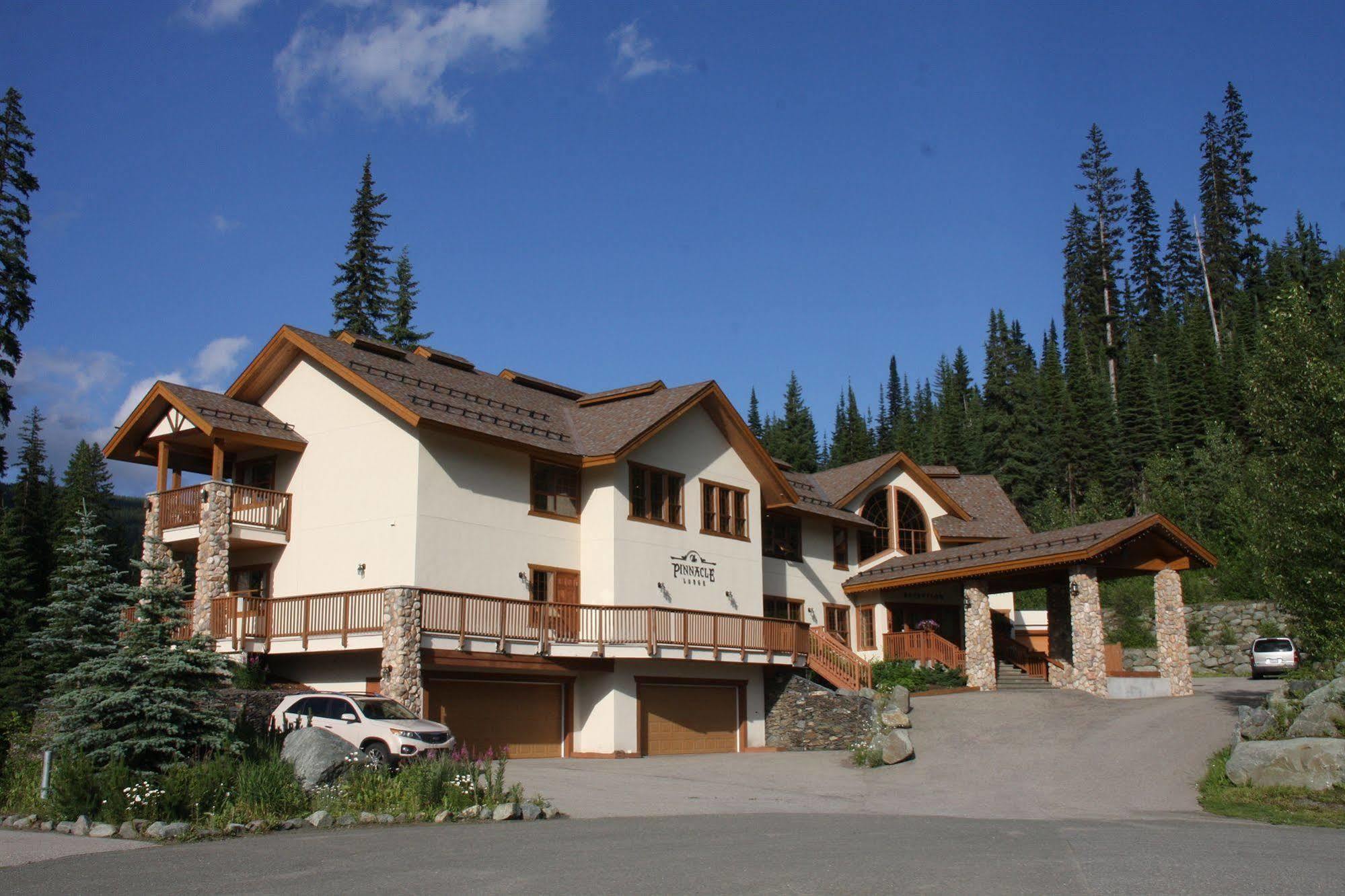 The Pinnacle Lodge Sun Peaks Bagian luar foto